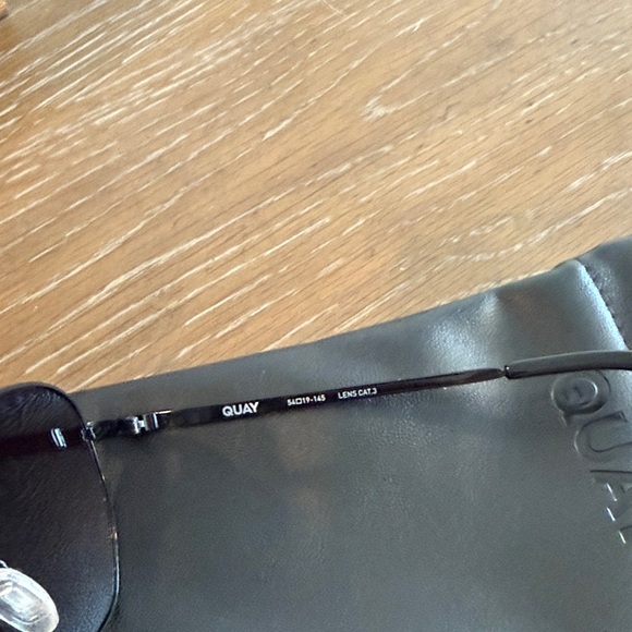 Quay Big Time Sunglasses - Picture 4 of 5